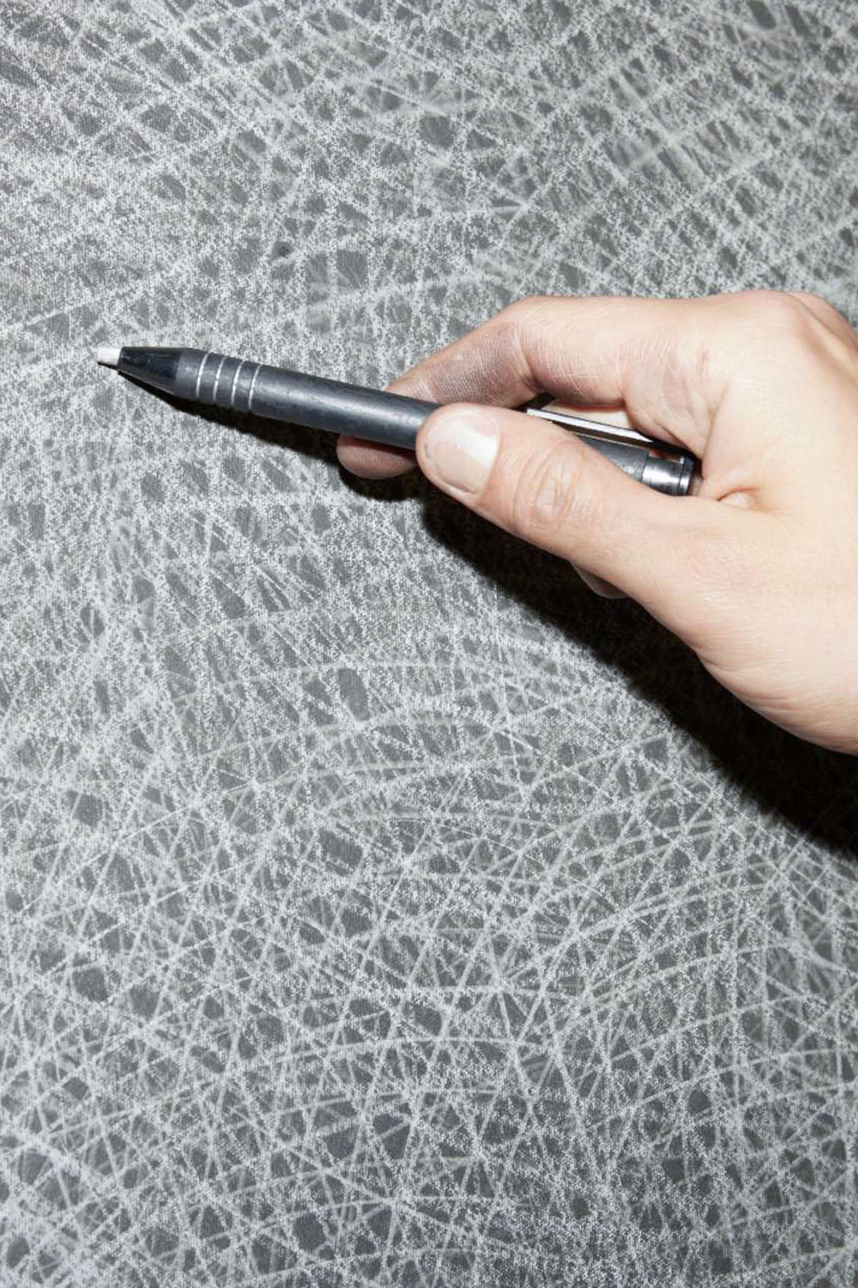 designhotel Gdansk The Cloud One close-up of hand holding a pen while creating art
