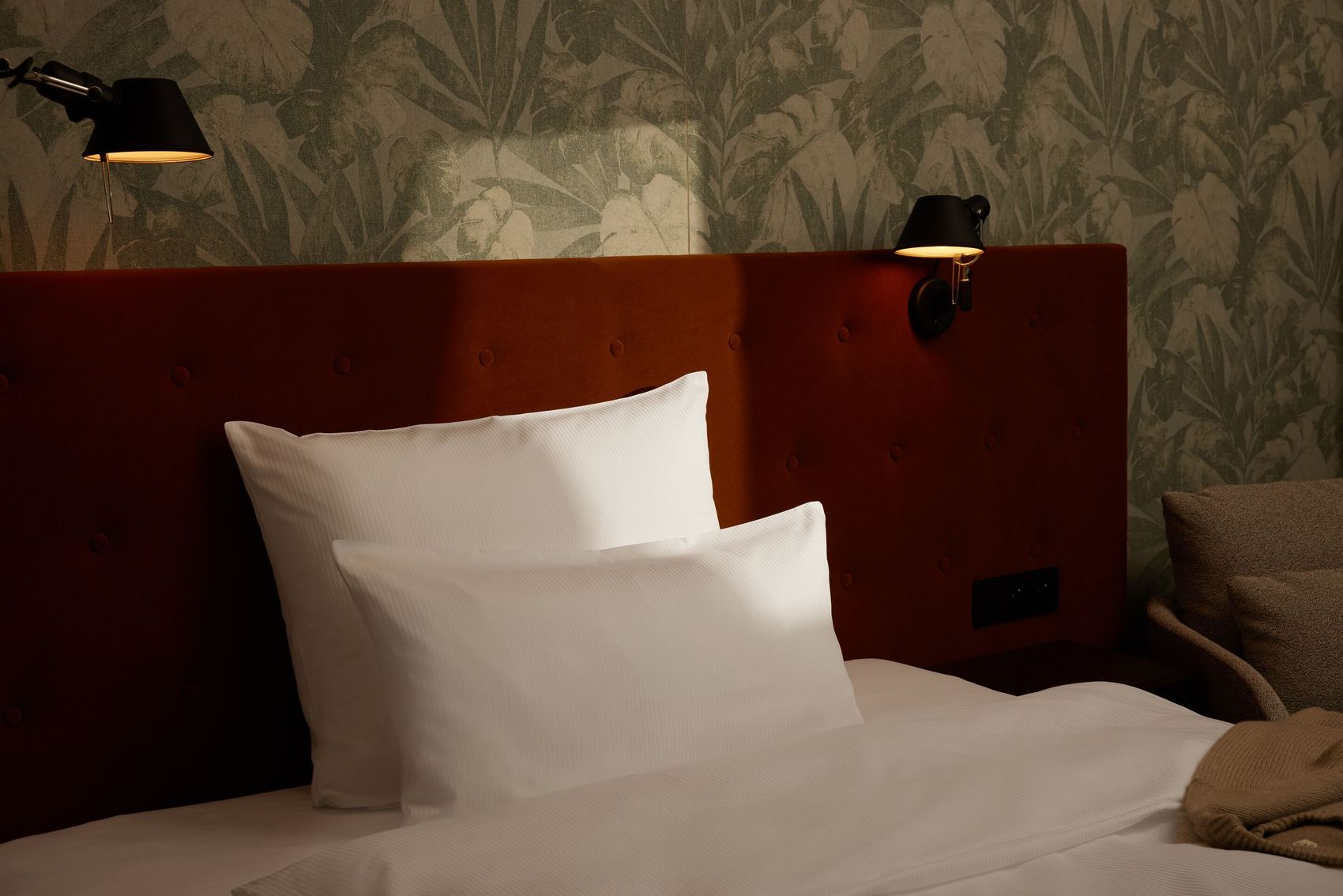 Hotel Danzig The Cloud One Blick auf ein Doppelbett mit Sonneneinstrahlung