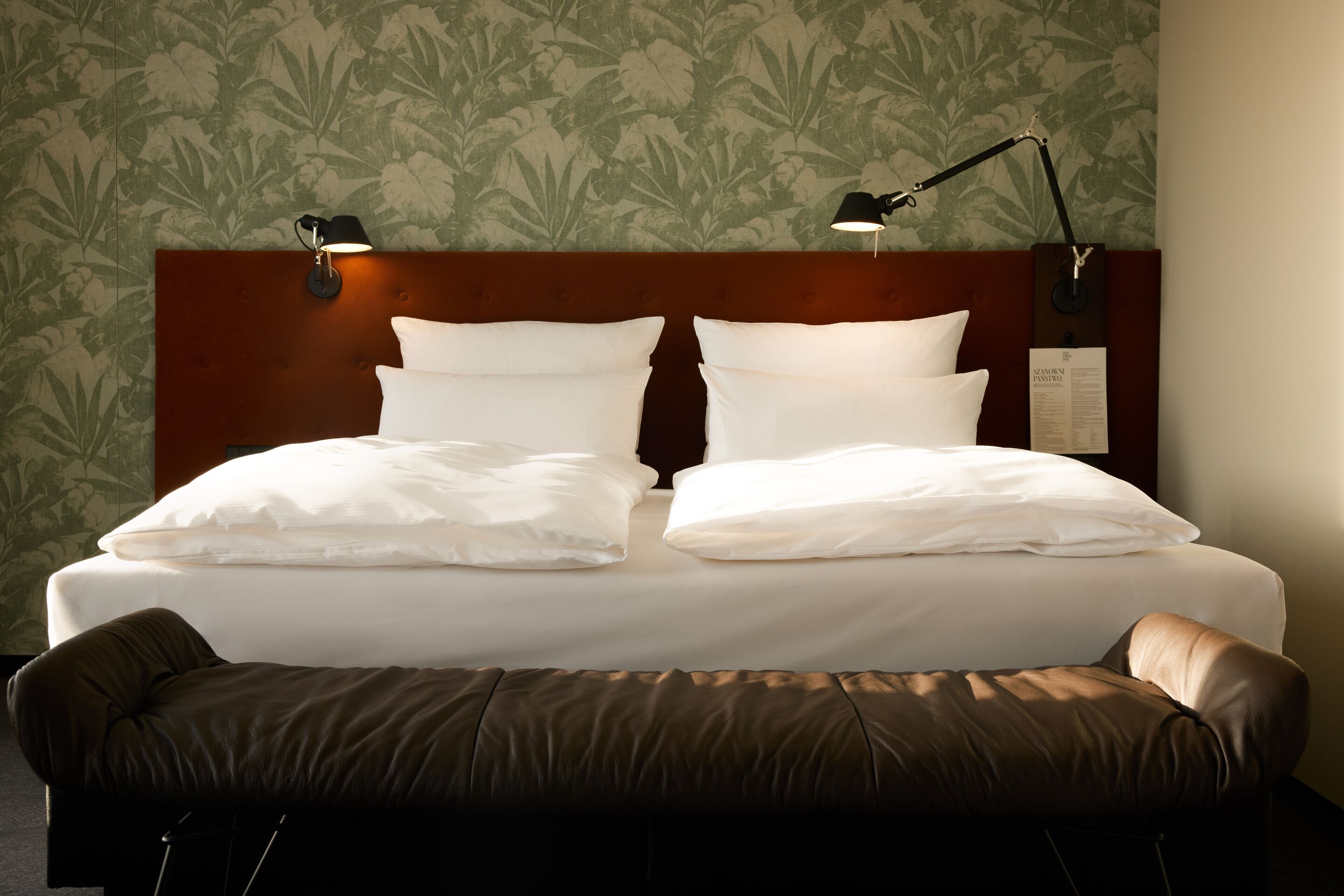 Hotel Danzig The Cloud One großes Doppelbett mit Bettbank am Fußende