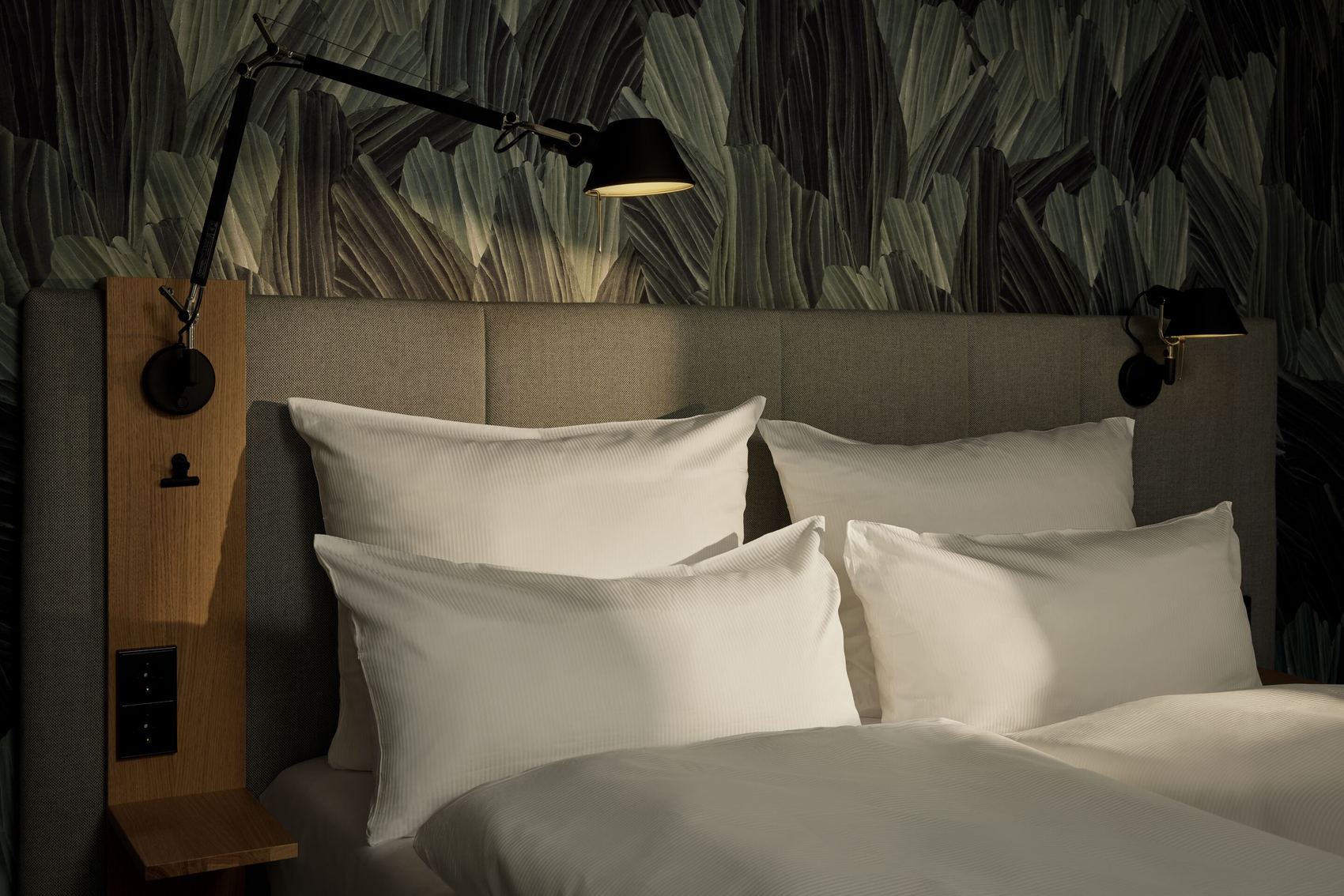 Designhotel Düsseldorf KöBogen großes Zimmer mit Doppelbett