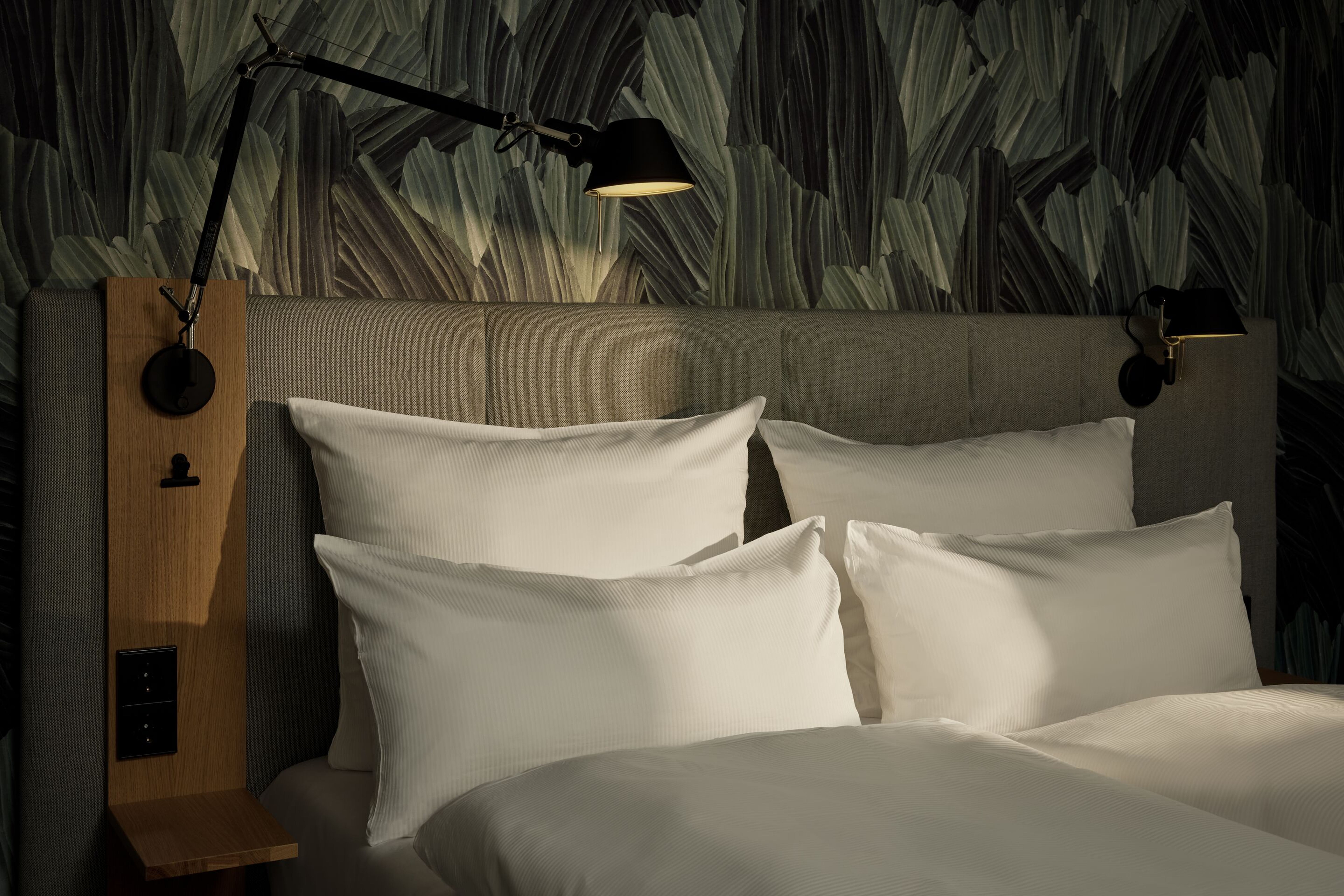Designhotel Düsseldorf KöBogen großes Zimmer mit Doppelbett Designhotel Düsseldorf KöBogen großes Zimmer mit Doppelbett
