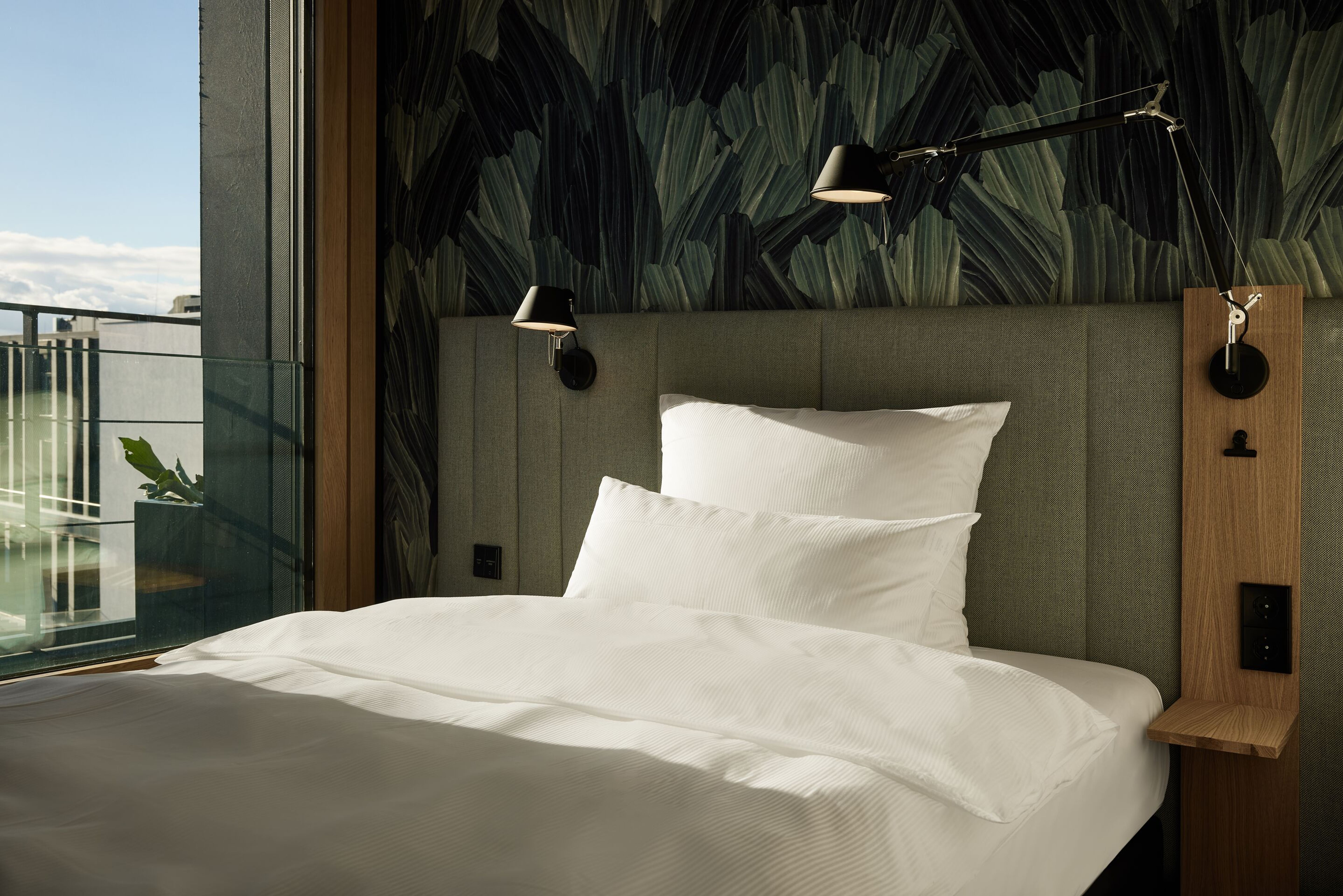 Designhotel Düsseldorf KöBogen helles Zimmer mit Einzelbett Designhotel Düsseldorf KöBogen helles Zimmer mit Einzelbett