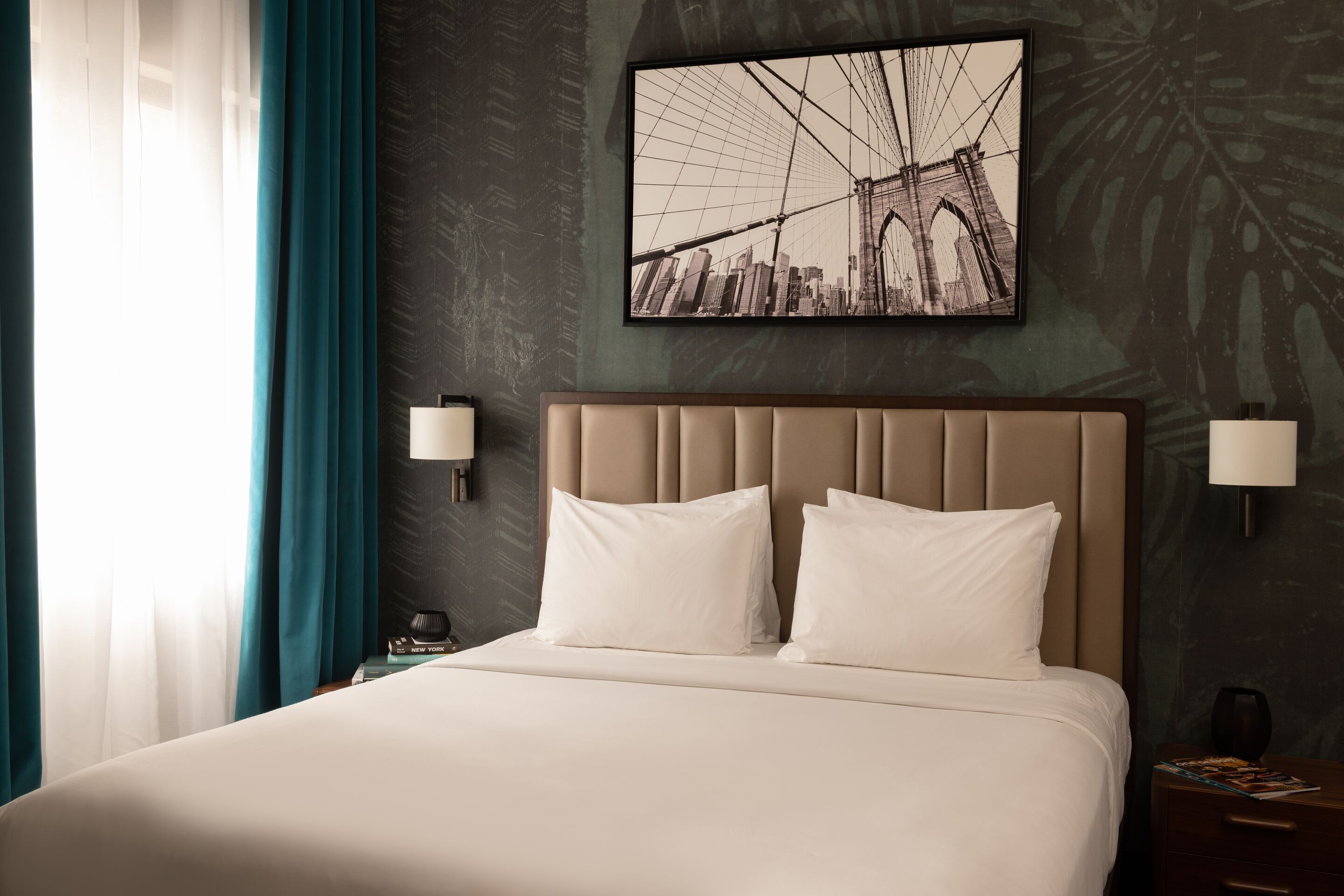 Designhotel New York Downtown The Cloud One Doppelbett in lichtdurchflutetem Zimmer