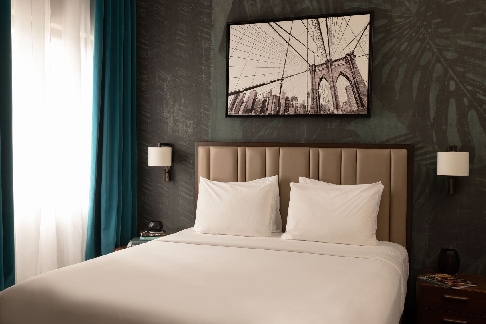 Designhotel New York Downtown The Cloud One Doppelbett in lichtdurchflutetem Zimmer