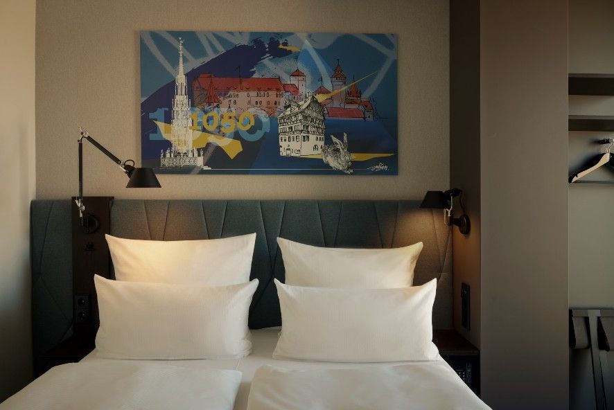 Designhotel Nürnberg The Cloud One Blick auf Doppelbett