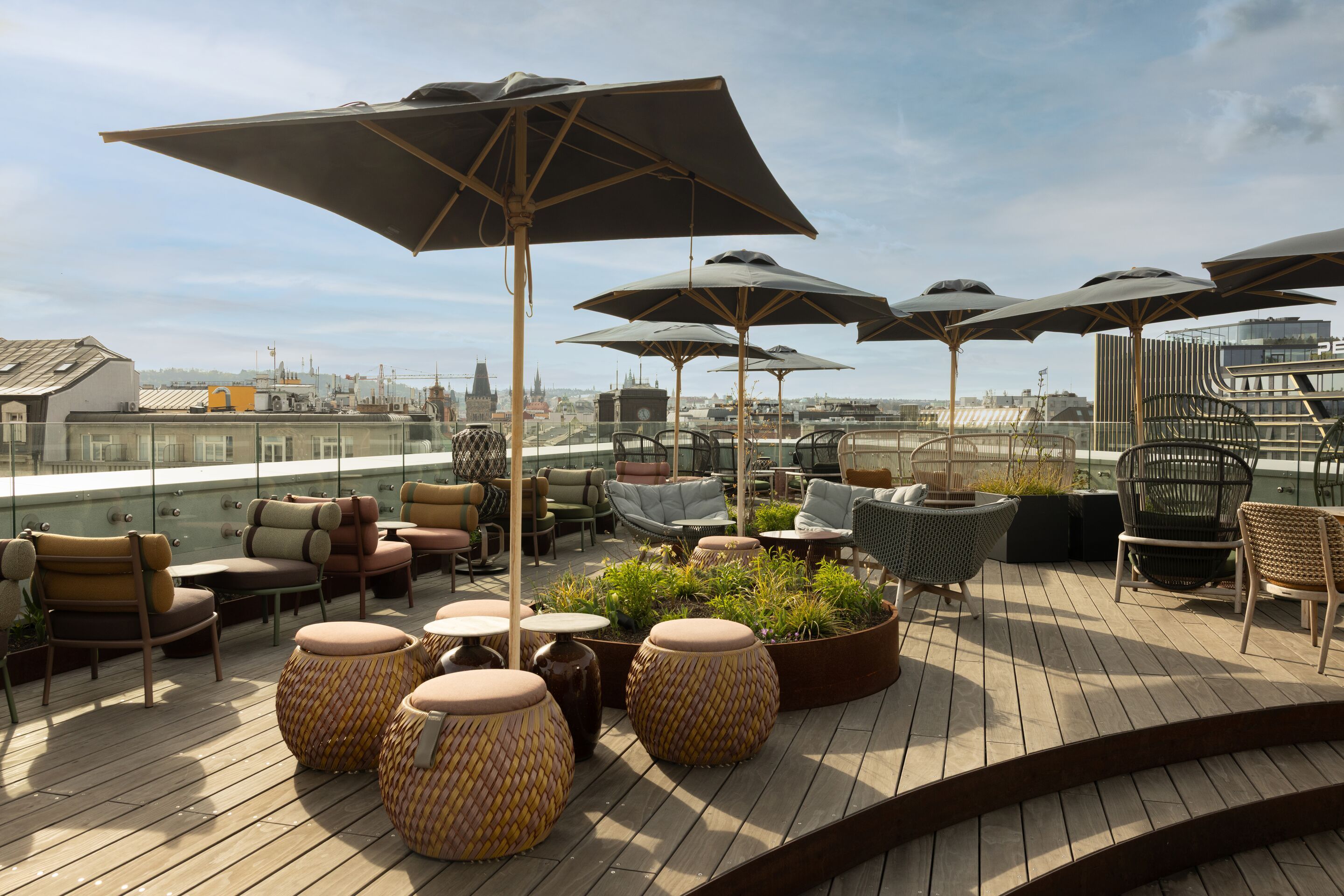 Designhotel Prag The Cloud One Dachterrasse mit traumhaftem Blick über die Dächer der Stadt