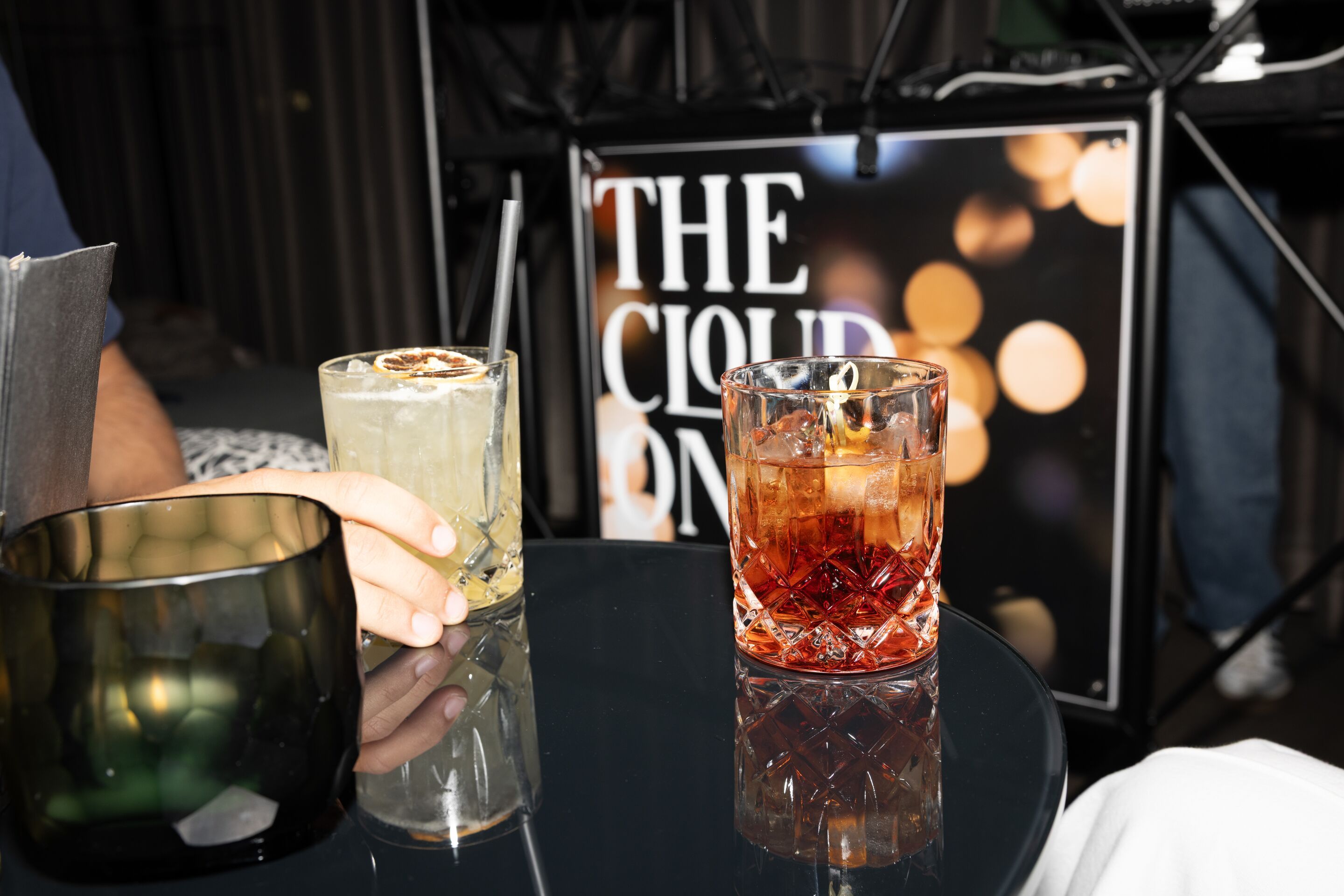 Designhotel Prag The Cloud One zwei Drinks auf einem Tisch
