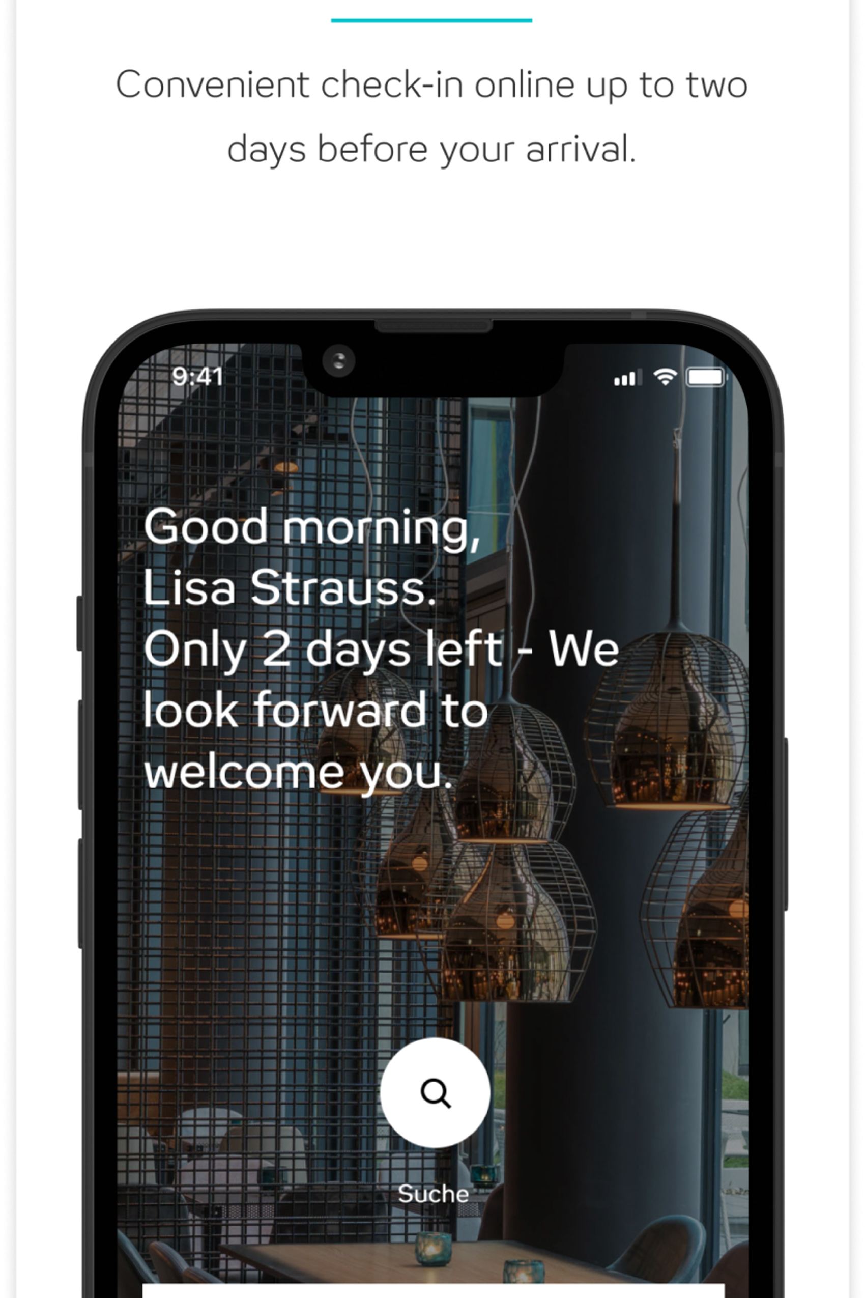 Anzeige auf einem Smartphone: Online-Check-in bis zu zwei Tage vor Ankunft möglich, mit personalisierter Begrüßung und Buchungsdetails für Motel One in Berlin. Ziel: Zeit sparen und Ankunft erleichtern.