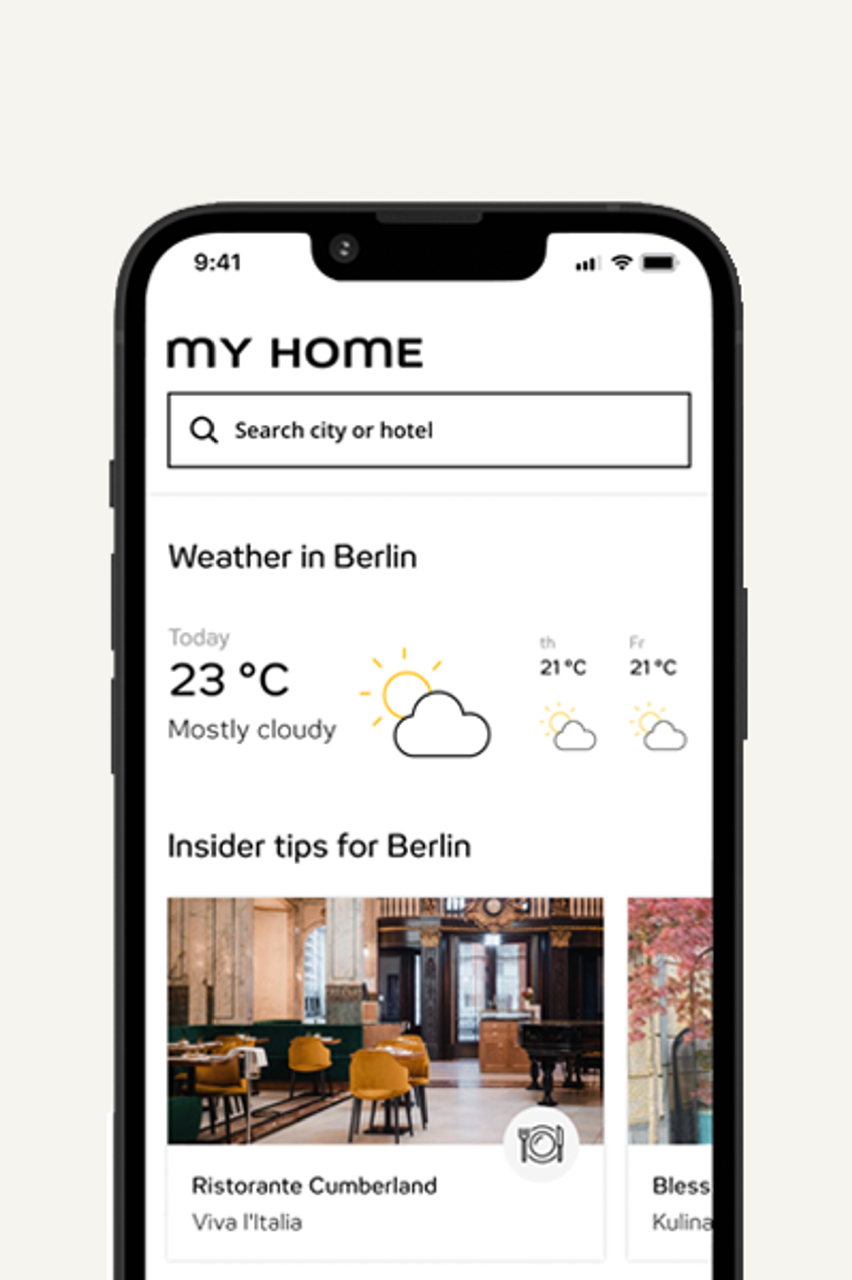 Smartphone-Bildschirm zeigt Wetterbericht für Berlin mit 23°C und bewölktem Himmel sowie Insider-Tipps für Restaurants in der Stadt.