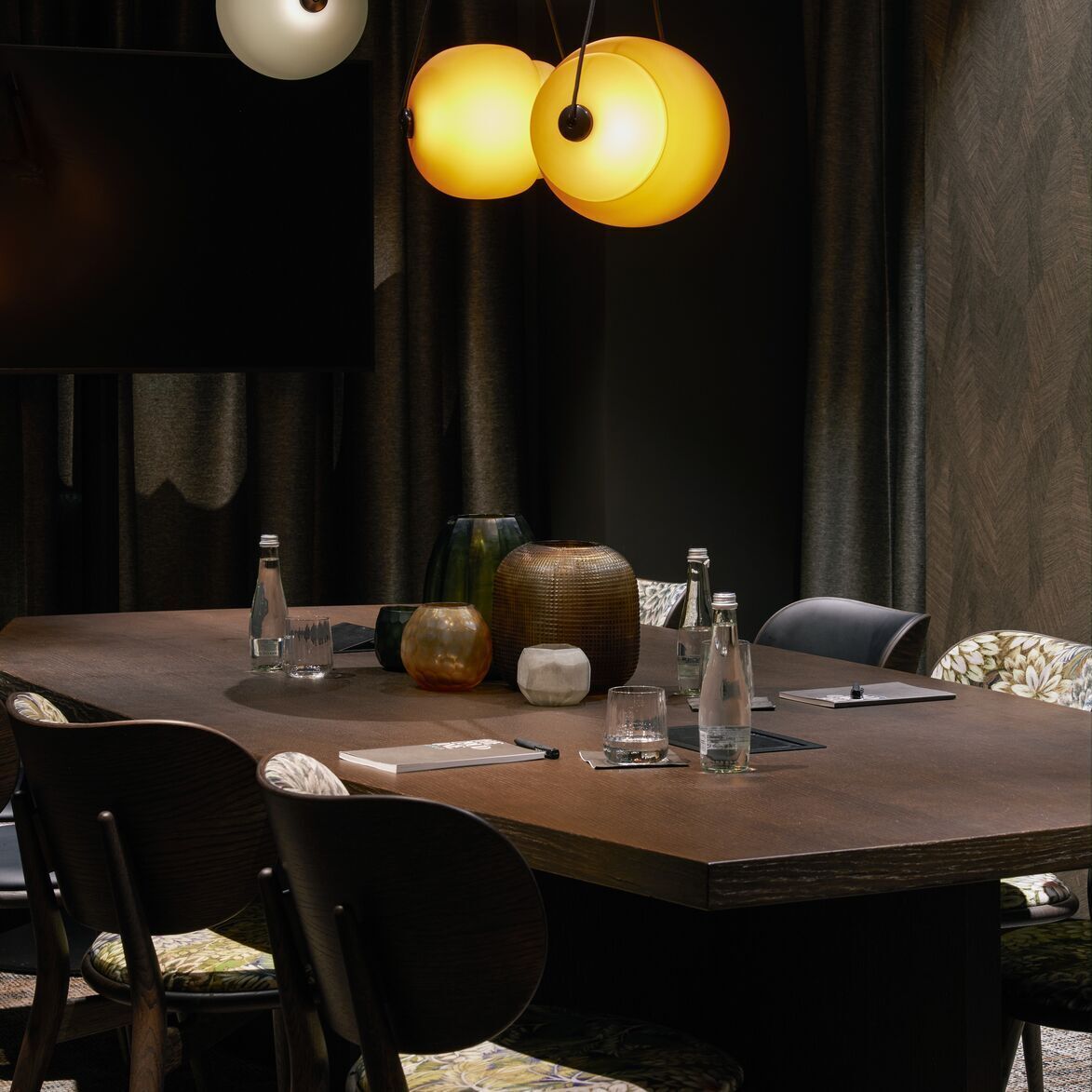 hotel Gdansk The Cloud One meeting room with large table and eight chairs