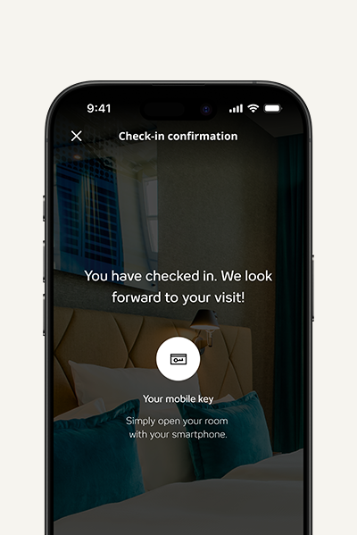 Bestätigung der Online-Anreise: Die Nachricht informiert, dass der Check-in erfolgreich war und begrüßt den Gast. Der mobile Zimmerschlüssel kann bequem mit dem Smartphone geöffnet werden.