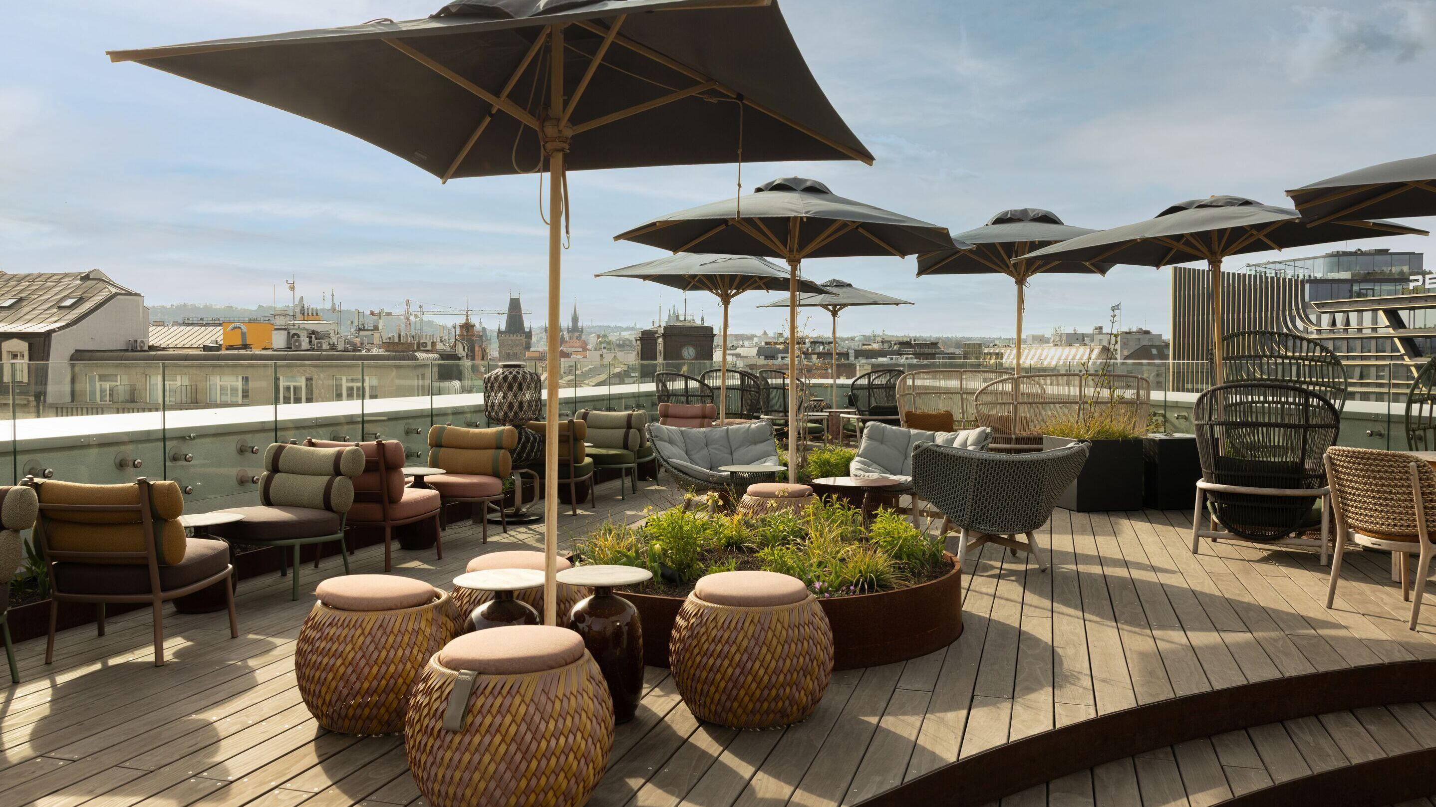 Designhotel Prag The Cloud One Dachterrasse mit traumhaftem Blick über die Dächer der Stadt