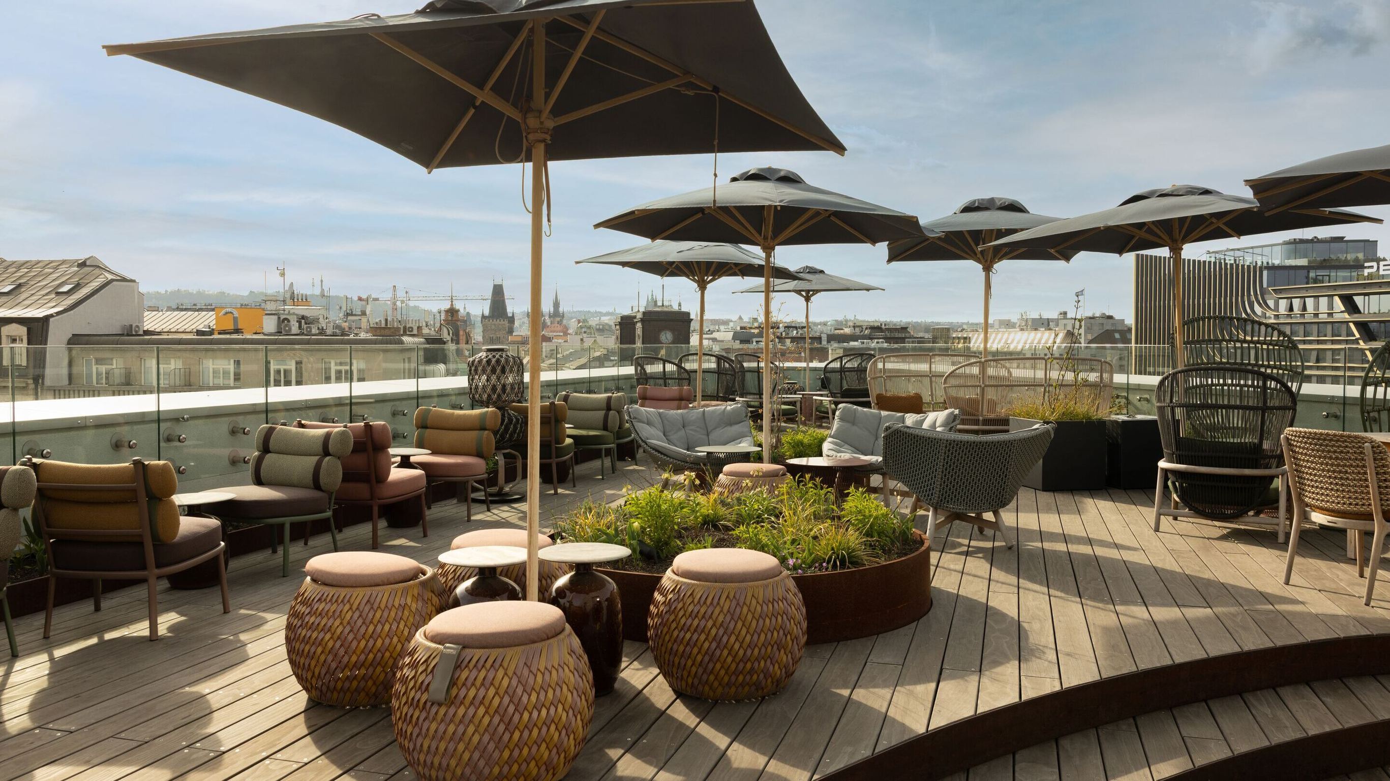 Designhotel Prag The Cloud One Dachterrasse mit traumhaftem Blick über die Dächer der Stadt Designhotel Prag The Cloud One Dachterrasse mit traumhaftem Blick über die Dächer der Stadt