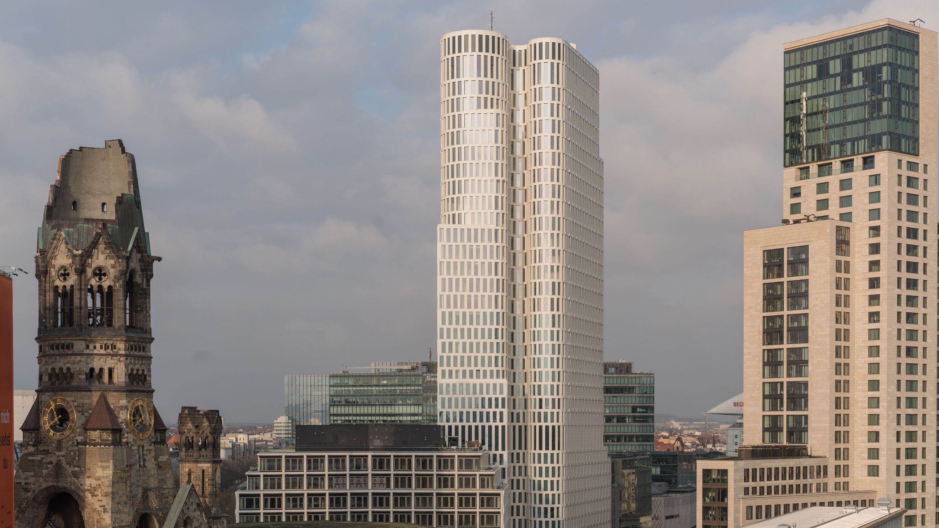 Hotel Berlin Upper West Motel One Blick auf das große Gebäude