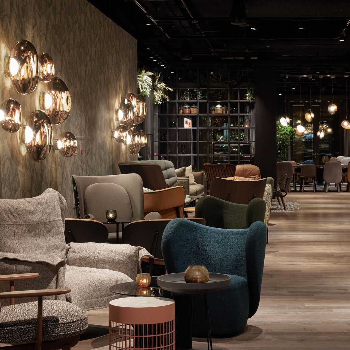 Designhotel Danzig The Cloud One Lounge mit mehreren Sitzgelegenheiten